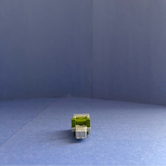 Minecraft Netherrack Series 3 Zombie 1 Mini Figure [with Iron Armor] - Picture 3 of 3